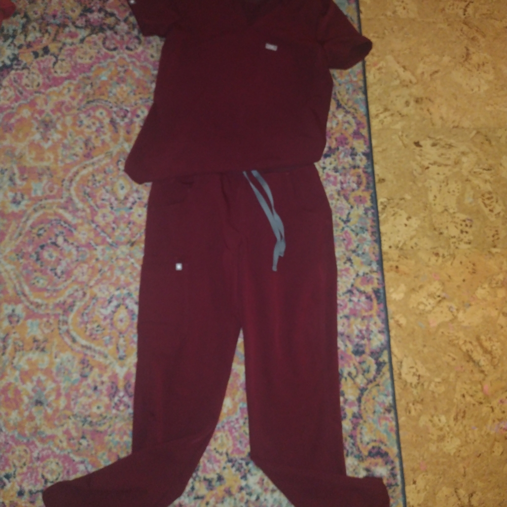 Figs Women's Burgundy Scrub Set